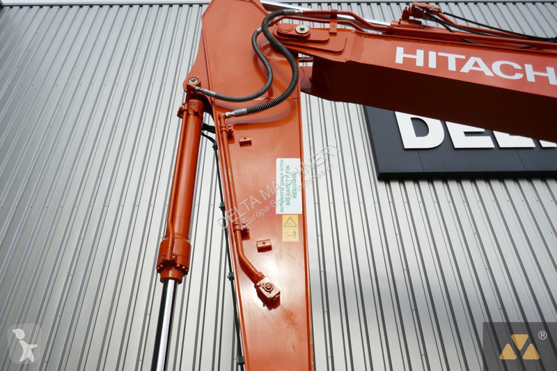 Escavadora Hitachi -7