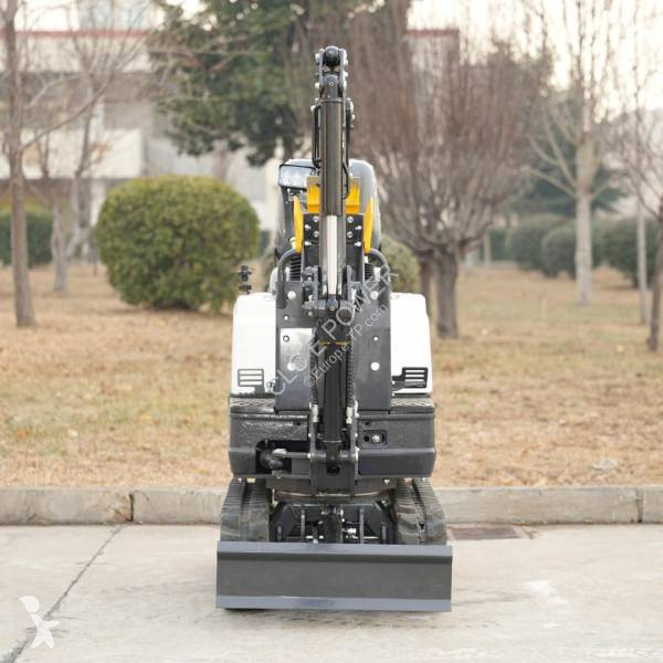 Lopatový nakládač CLC Mini Pelle T 700