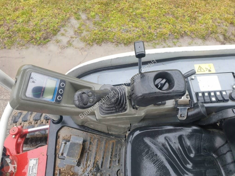 Escavadora Takeuchi TB 225