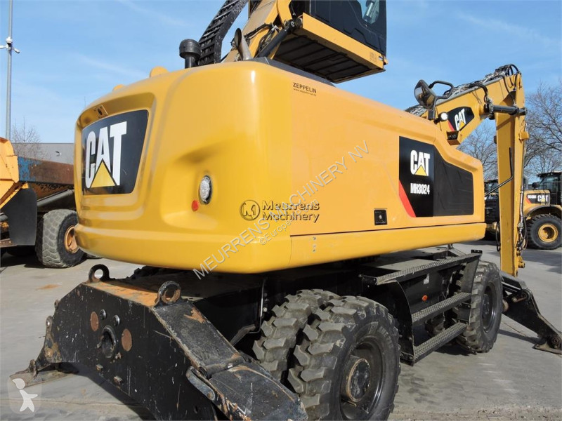 Lopatový nakládač Caterpillar MH3024