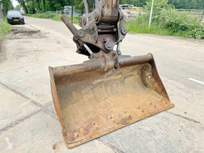 Excavadora Volvo L - 7.255 hours - 2 buckets