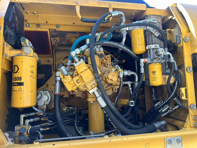 Excavator Caterpillar L CRAWLER EXCAVATOR