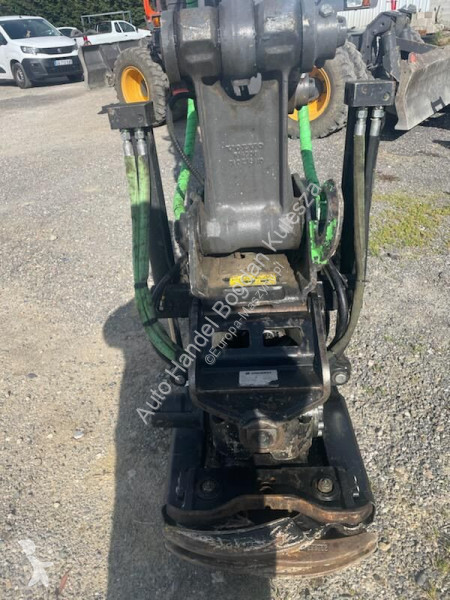 Lopatový nakládač Volvo EWR130E