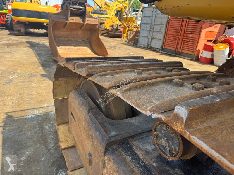 Escavatore Caterpillar L