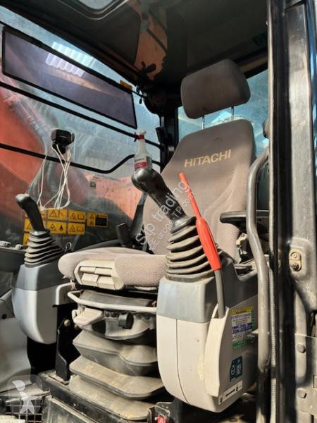 جرافة Hitachi 225USLC-5B