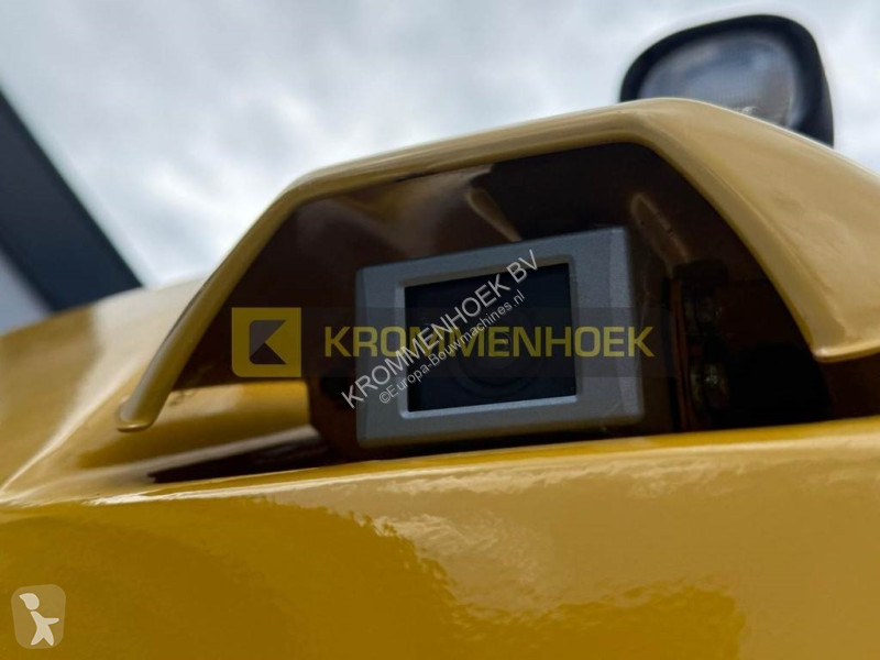 جرافة Komatsu PW 118 MR-11