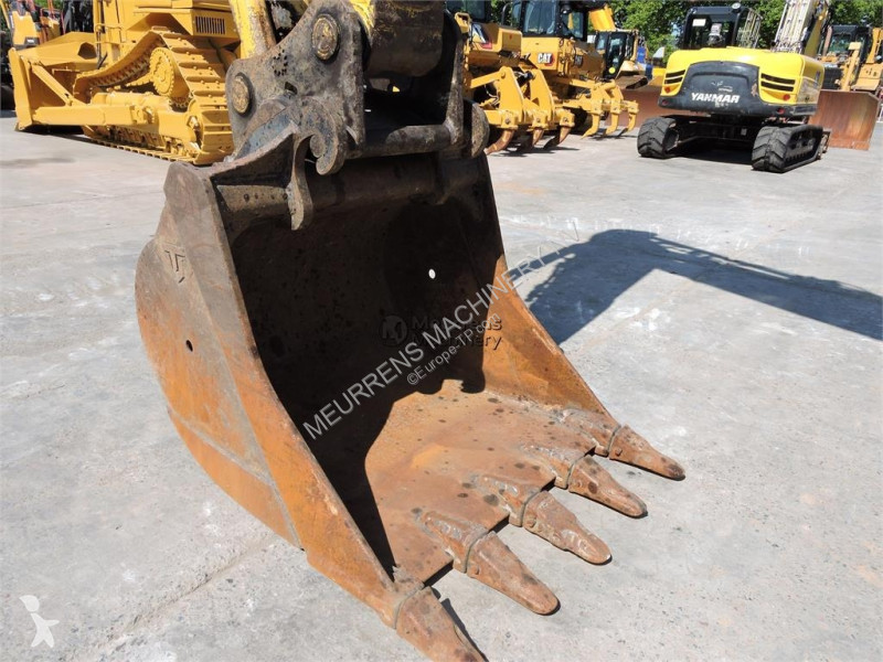 جرافة Komatsu PC228