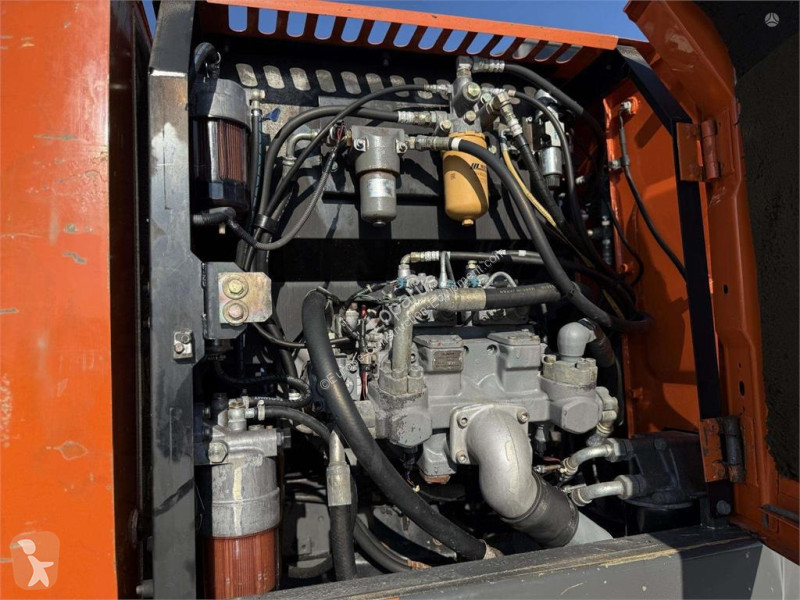 Escavadora Hitachi 140 W