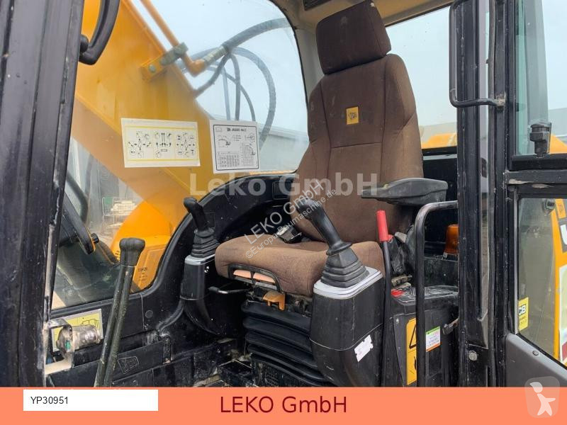 Escavatore JCB