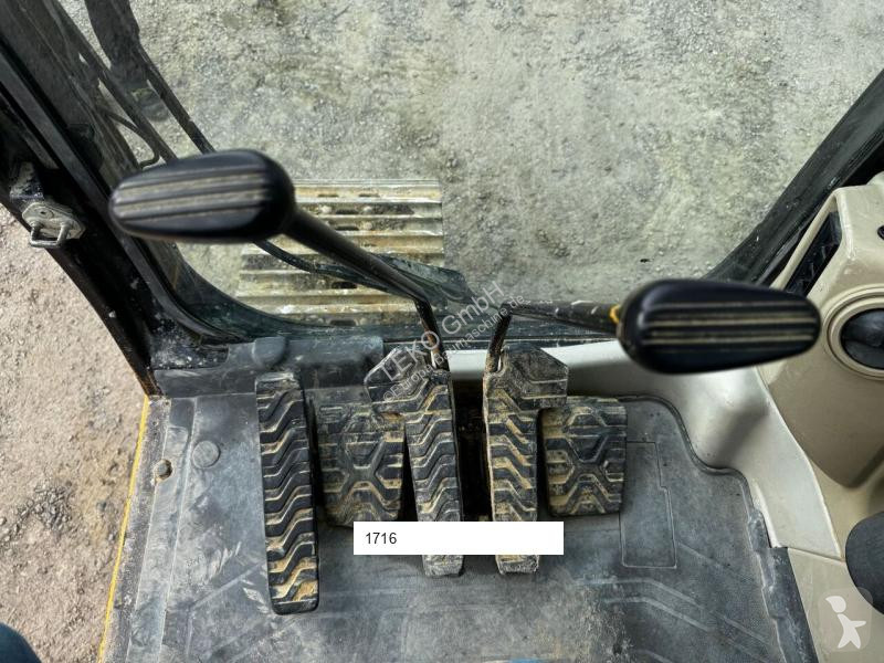 Escavatore Caterpillar C Mit Zwei Löffeln