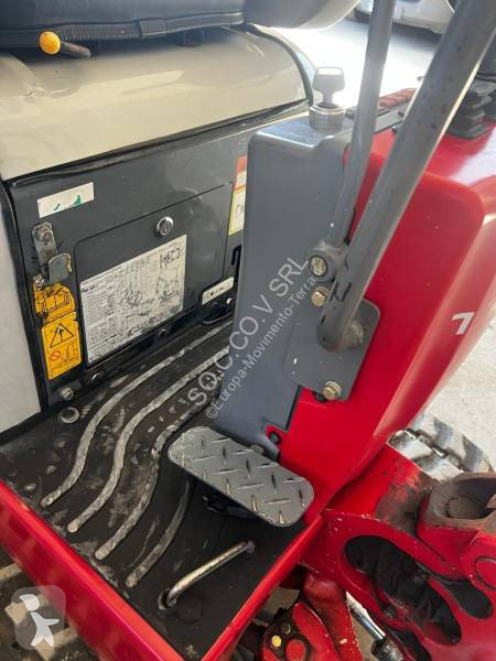 جرافة Takeuchi TB21JR
