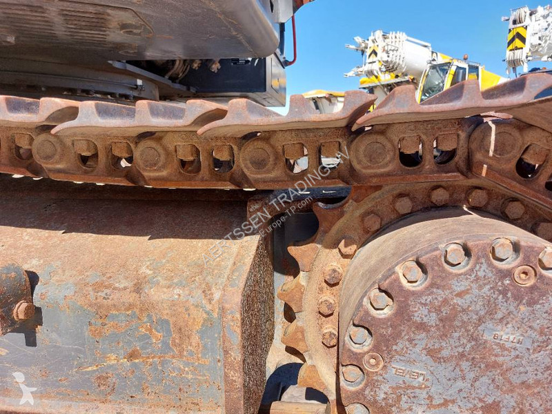 Escavadora Volvo ECR 235 E