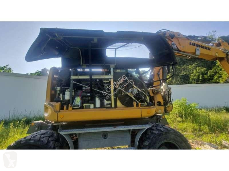 Lopatový nakládač Liebherr A COMPACT