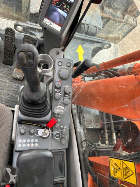 Lopatový nakládač Hitachi ZX220W-5B