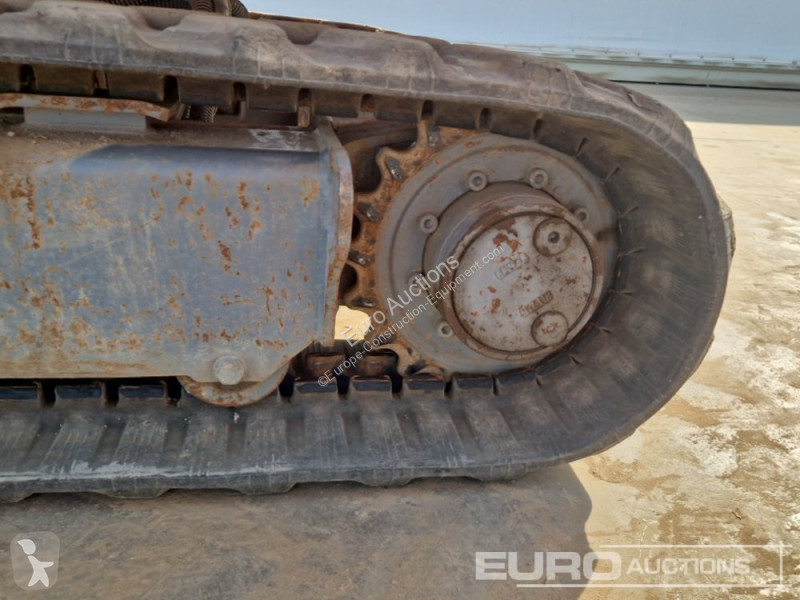 Escavadora Takeuchi TB216