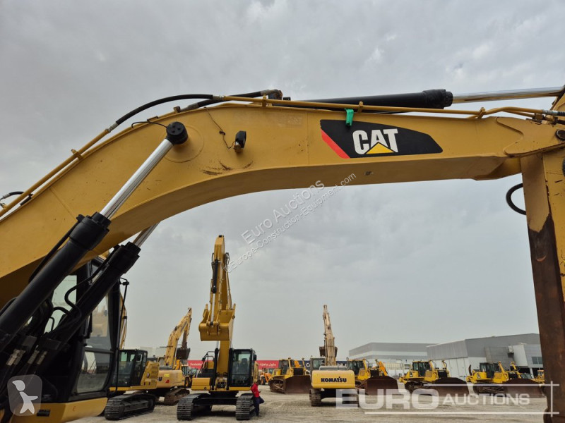 Escavatore Caterpillar 2