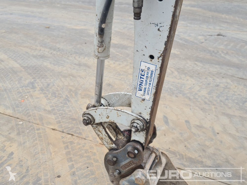 Escavadora Takeuchi TB216