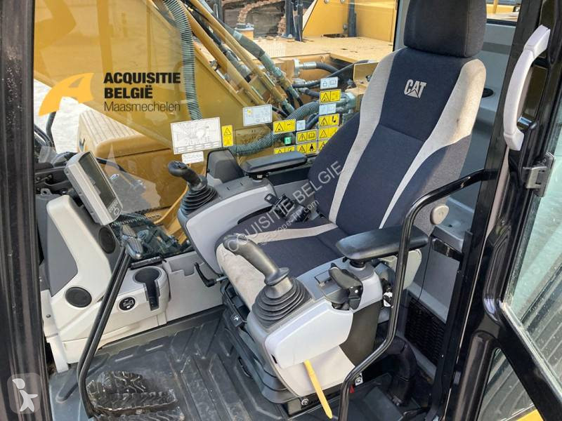 Lopatový nakládač Caterpillar 326FL