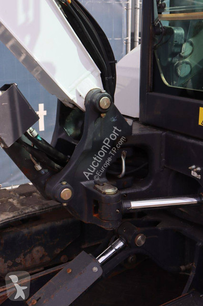 جرافة Bobcat E55