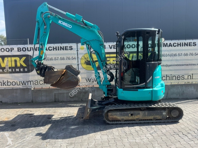 Escavadora Kobelco 35 SR