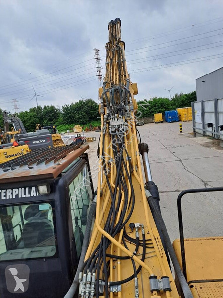 Excavadora Caterpillar UHD