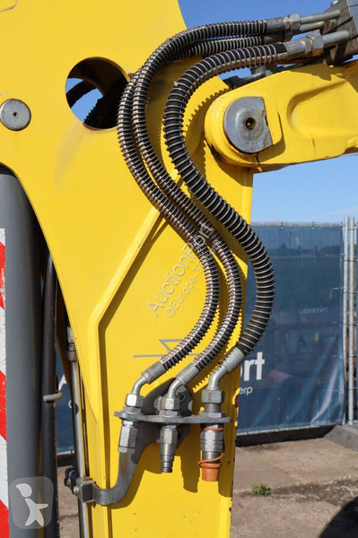 جرافة Neuson EW65
