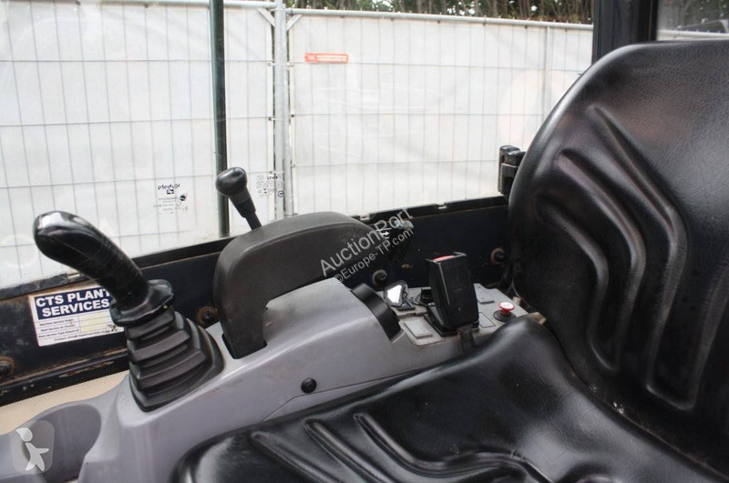 جرافة Bobcat E19