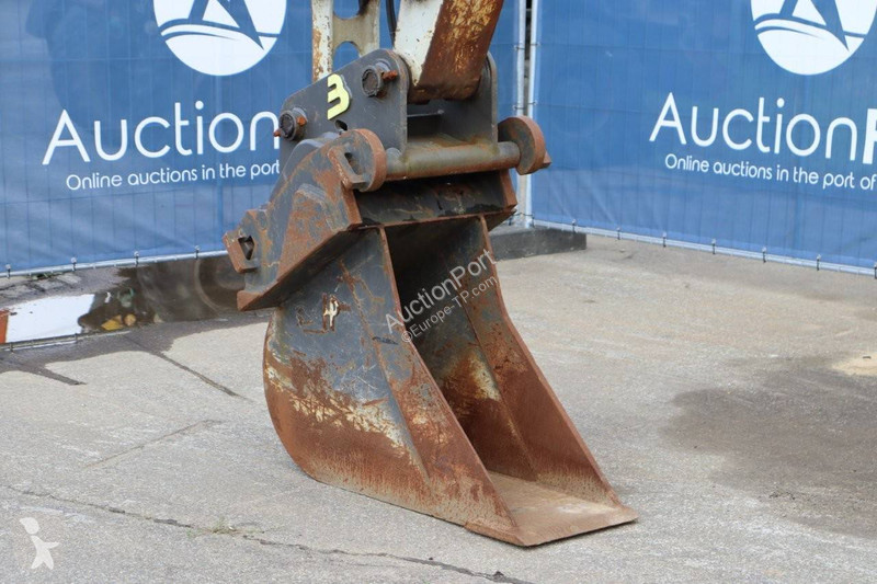 جرافة Takeuchi TB2150