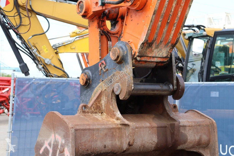 جرافة Hitachi ZX490LCH-6