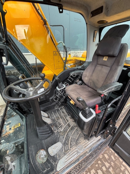 Escavadora JCB