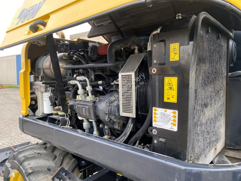 جرافة Yanmar B95w .