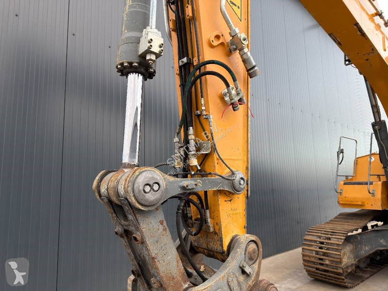 جرافة Liebherr R922 SLC