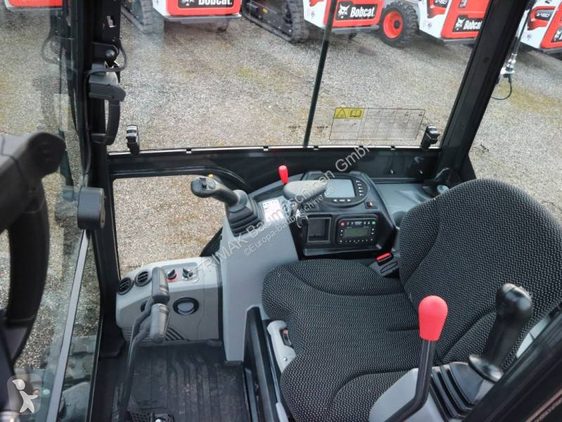 Lopatový nakládač Bobcat E19 R2