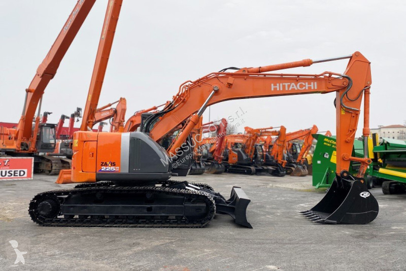 Экскаватор Hitachi ZX225 USBLC