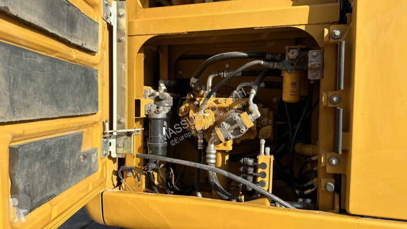 Rýpadlo Caterpillar 323E