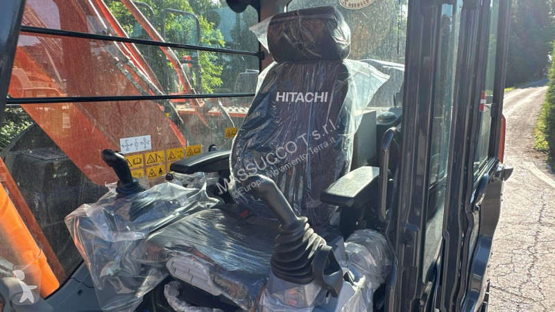 Экскаватор Hitachi 7