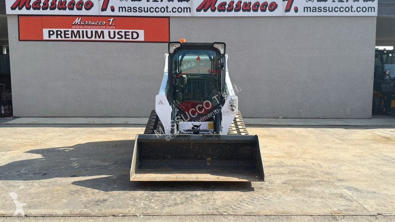 Lopatový nakládač Bobcat T590