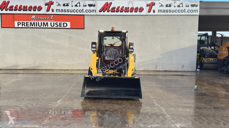 Escavatore Gehl V210 HF