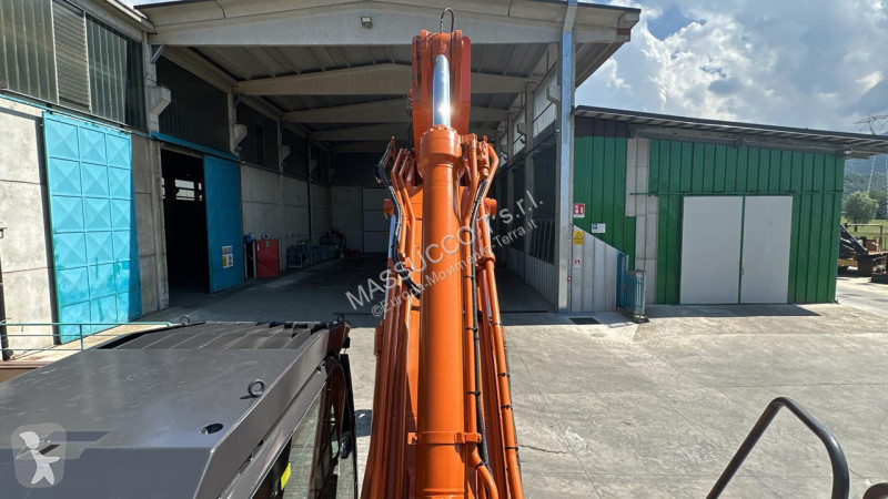 Rýpadlo Hitachi T-6