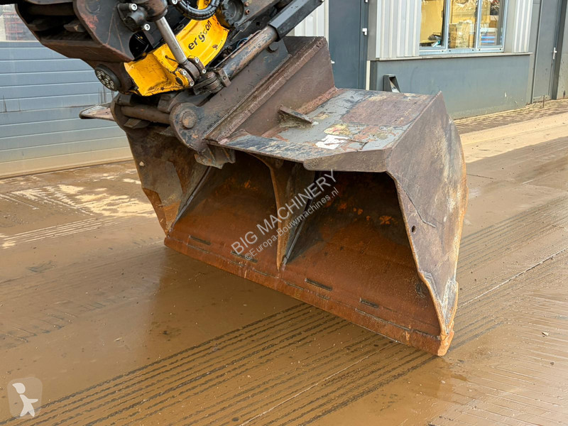 Skovl Komatsu Engcon and 3 x bucket