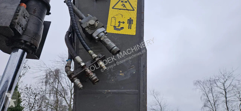 Escavatore Volvo ECR 235