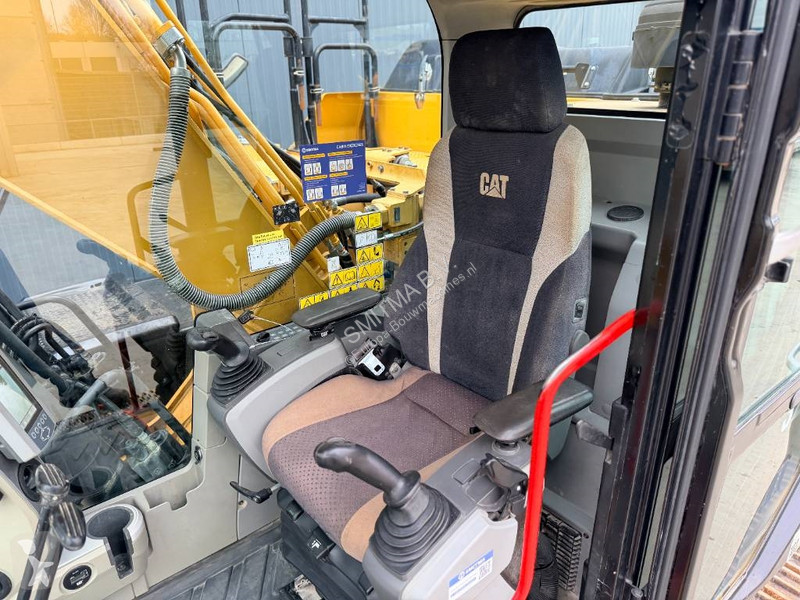 جرافة Caterpillar 320E