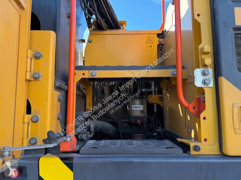 Lopatový nakládač Volvo EW240EMH