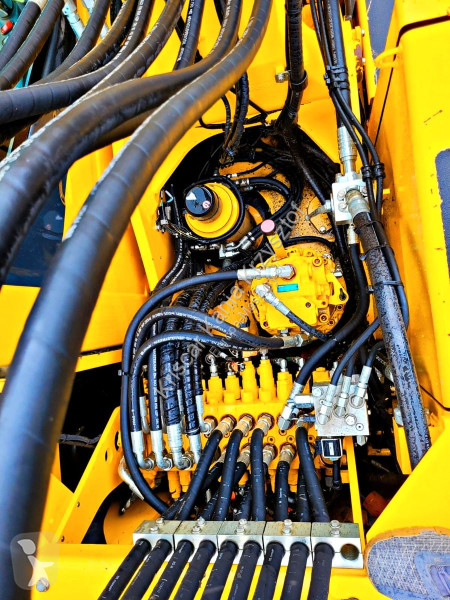 Lopatový nakládač Komatsu - 8 A/C 3 ARMS