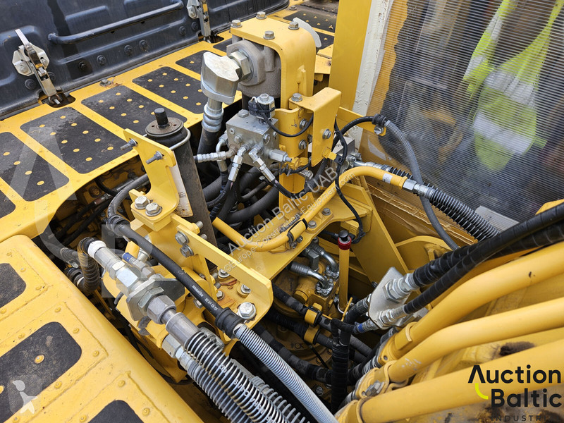 جرافة Komatsu 11