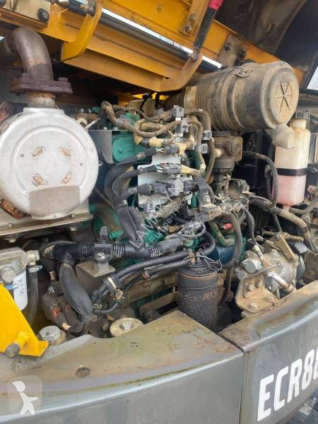 جرافة Volvo ECR88D