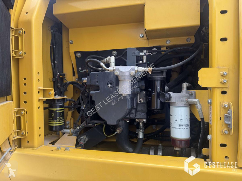 جرافة Komatsu 11