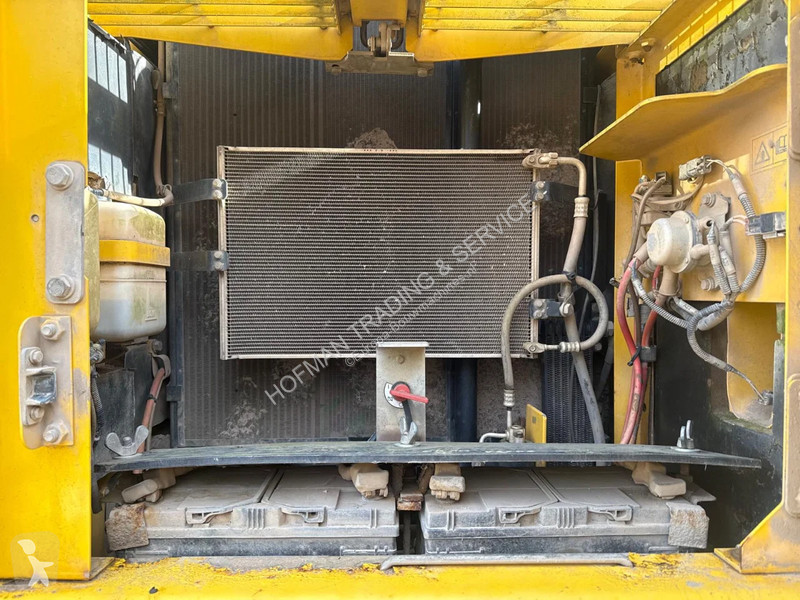 جرافة Komatsu