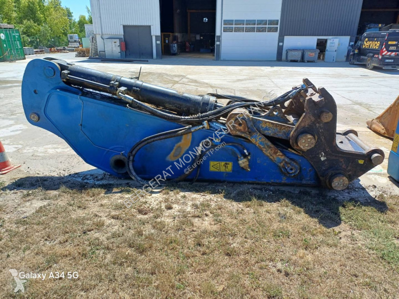 Rýpadlo Caterpillar 390F