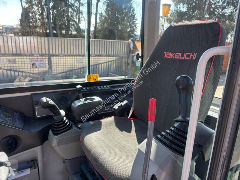 جرافة Takeuchi 230